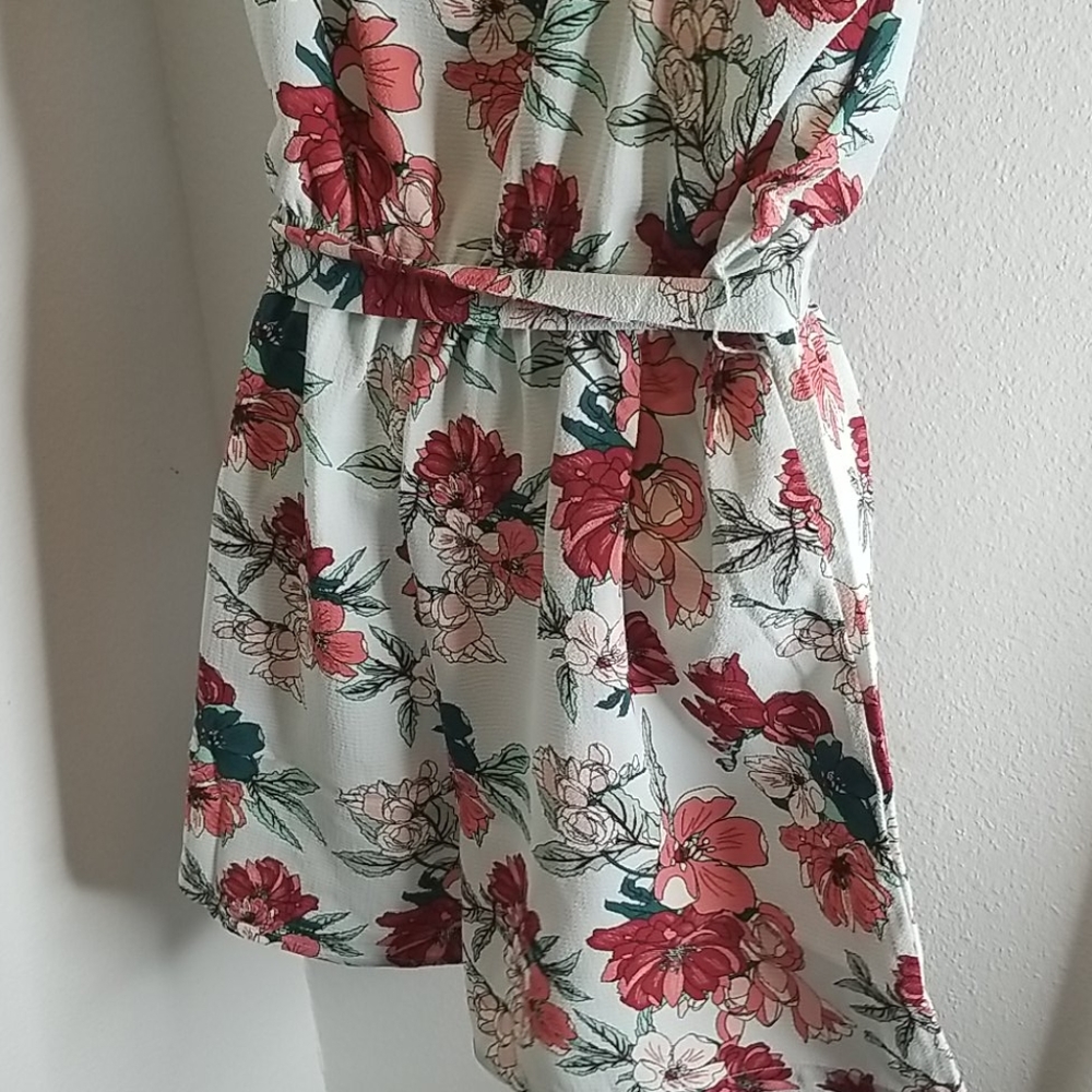 Floral Romper - Picture 7 of 8
